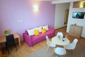 Cazare-la-Comfort-Apartments-Timisoara-Apartament-Spring-Cazare-in-Timisoara-DescoperimRomania.ro-4-300x200 Cazare la Comfort Apartments Timisoara - Apartament Spring - Cazare in Timisoara - DescoperimRomania.ro (4)