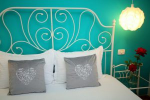 Cazare-la-Comfort-Apartments-Timisoara-Apartament-Turquoise-Cazare-in-Timisoara-DescoperimRomania.ro-18-300x200 Cazare la Comfort Apartments Timisoara - Apartament Turquoise - Cazare in Timisoara - DescoperimRomania.ro (18)