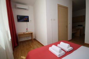 Cazare-la-Comfort-apartments-Timisoara-Apartament-Coral-Cazare-in-Timisoara-DescoperimRomania.ro-11-300x200 Cazare la Comfort apartments Timisoara - Apartament Coral - Cazare in Timisoara - DescoperimRomania.ro (11)