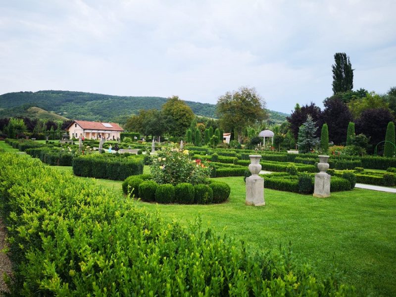I-Giardini-di-Zoe-Versailles-ul-din-inima-Transilvaniei-DescoperimRomania-7-800x600 I Giardini di Zoe - Versailles-ul din inima Transilvaniei