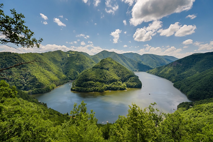 Lacul-Tarnita–si-a-undelor-poveste-Idei-de-calatorie-Cluj-DescoperimRomania.ro-2 Craiova - orașul în care cultura, tradiția și ospitalitatea și-au dat mâna