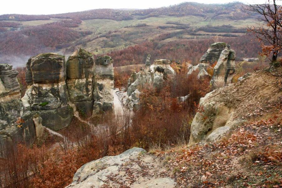 Rezervatia-Gradina-Zmeilor-–-templu-al-naturii-DescoperimRomania.ro-1-900x600 Rezervaţia Grădina Zmeilor – templu al naturii - DescoperimRomania.ro (1)