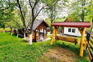 Cazare-la-Conacul-Transilvan-din-Margau-Cazare-Margau-Muntii-Apuseni-DescoperimRomania.ro-8-min-300x200 Cazare la Conacul Transilvan din Margau - Cazare Margau - Muntii Apuseni - DescoperimRomania.ro (8)-min