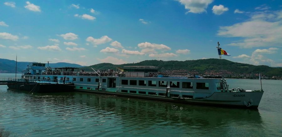 Nava-fluviala-de-croaziera-MS-Diana-si-a-inceput-misiunea-internationala-2-900x436 Nava fluvială de croazieră MS Diana și-a început misiunea internațională (2)
