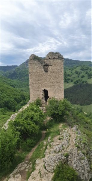 Cetatea Trascăului – un loc de legendă, Cetate exterior, DescoperimRomania.ro