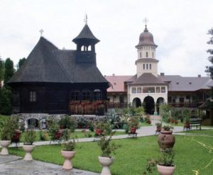 Toplita-o-oaza-de-liniste-Tinutul-Secuiesc-DescoperimRomania.ro-3-300x247 Toplița - o oază de liniște - Ținutul Secuiesc - DescoperimRomania.ro (3)