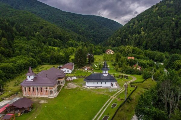 Cazare Poiana Mărului - www.DescoperimRomania.ro