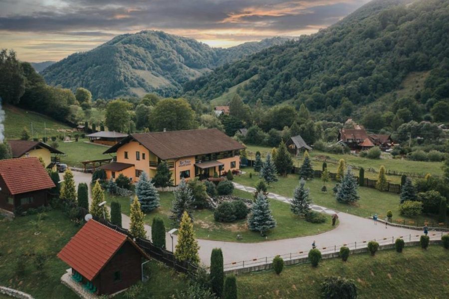 Cazare Râul Sadului - DescoperimRomania.ro