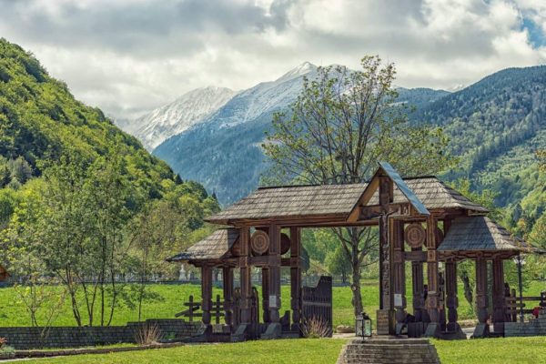 Cazare Sâmbăta de Sus - www.DescoperimRomania.ro