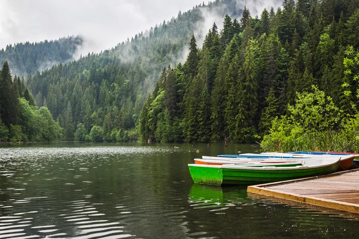 3.Lacul-Rosu-una-dintre-bijuteriile-ascunse-ale-Romaniei_www.DescoperimRomania-3-jpg Lacul Roșu - una dintre bijuteriile ascunse ale României