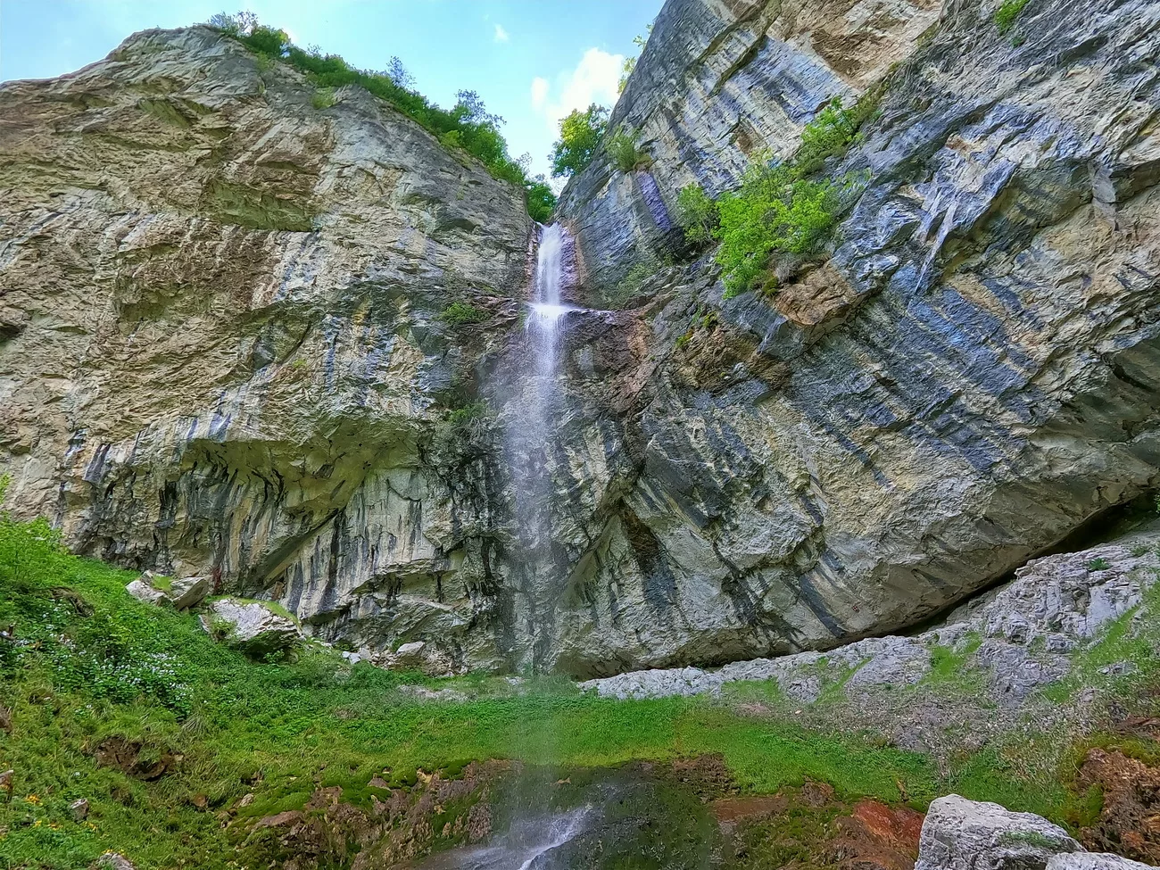 1653338125_cascada-vanturatoarea_23-jpg Mănăstirea Voroneț - culoare în Bucovina