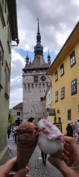 La-pas-prin-orasul-medieval-Sighisoara-www.DescoperimRomania.ro2_-270x600 La pas prin orașul medieval Sighișoara