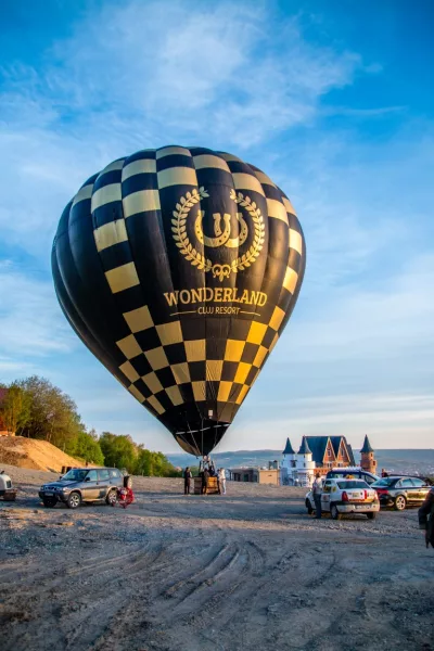 Plimbare-balon-cu-aer-cald-Wonderland-Cluj-www.DescoperimRomania.ro_-400x600 Hai-hui prin inima Clujului