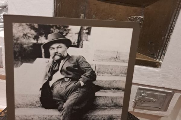 Casa-Memoriala-Calistrat-Hogas-una-dintre-comorile-culturale-ale-Pietrei-Neamt-11-600x400 Casa Memorială Calistrat Hogaș, una dintre comorile culturale ale Pietrei Neamț