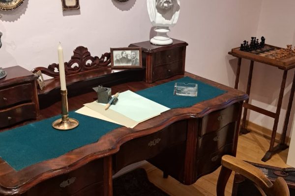 Casa-Memoriala-Calistrat-Hogas-una-dintre-comorile-culturale-ale-Pietrei-Neamt-16-600x400 Casa Memorială Calistrat Hogaș, una dintre comorile culturale ale Pietrei Neamț