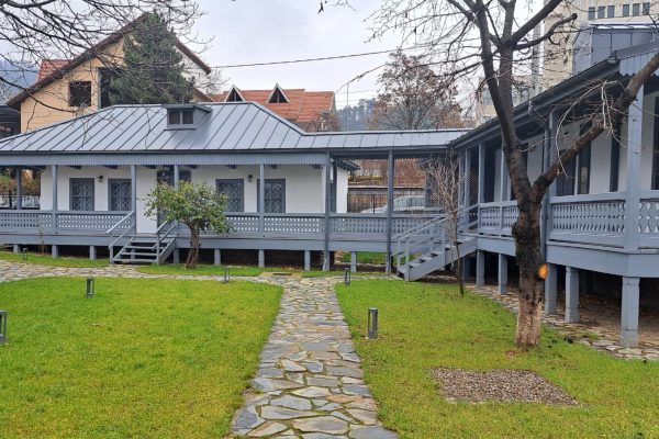 Casa-Memoriala-Calistrat-Hogas-una-dintre-comorile-culturale-ale-Pietrei-Neamt-4-600x400 Casa Memorială Calistrat Hogaș, una dintre comorile culturale ale Pietrei Neamț