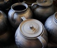 Ceramica-neagra-de-Marginea.-Atelierul-pe-care-nu-trebuie-sa-l-ratezi-in-Bucovina-_-DescoperimRomania-13-190x160 Ceramica neagră de Marginea. Atelierul pe care nu trebuie să-l ratezi în Bucovina