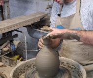 Ceramica-neagra-de-Marginea.-Atelierul-pe-care-nu-trebuie-sa-l-ratezi-in-Bucovina-_-DescoperimRomania-8-190x160 Ceramica neagră de Marginea. Atelierul pe care nu trebuie să-l ratezi în Bucovina