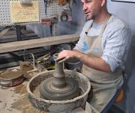 Ceramica-neagra-de-Marginea.-Atelierul-pe-care-nu-trebuie-sa-l-ratezi-in-Bucovina-_-DescoperimRomania-9-190x160 Ceramica neagră de Marginea. Atelierul pe care nu trebuie să-l ratezi în Bucovina