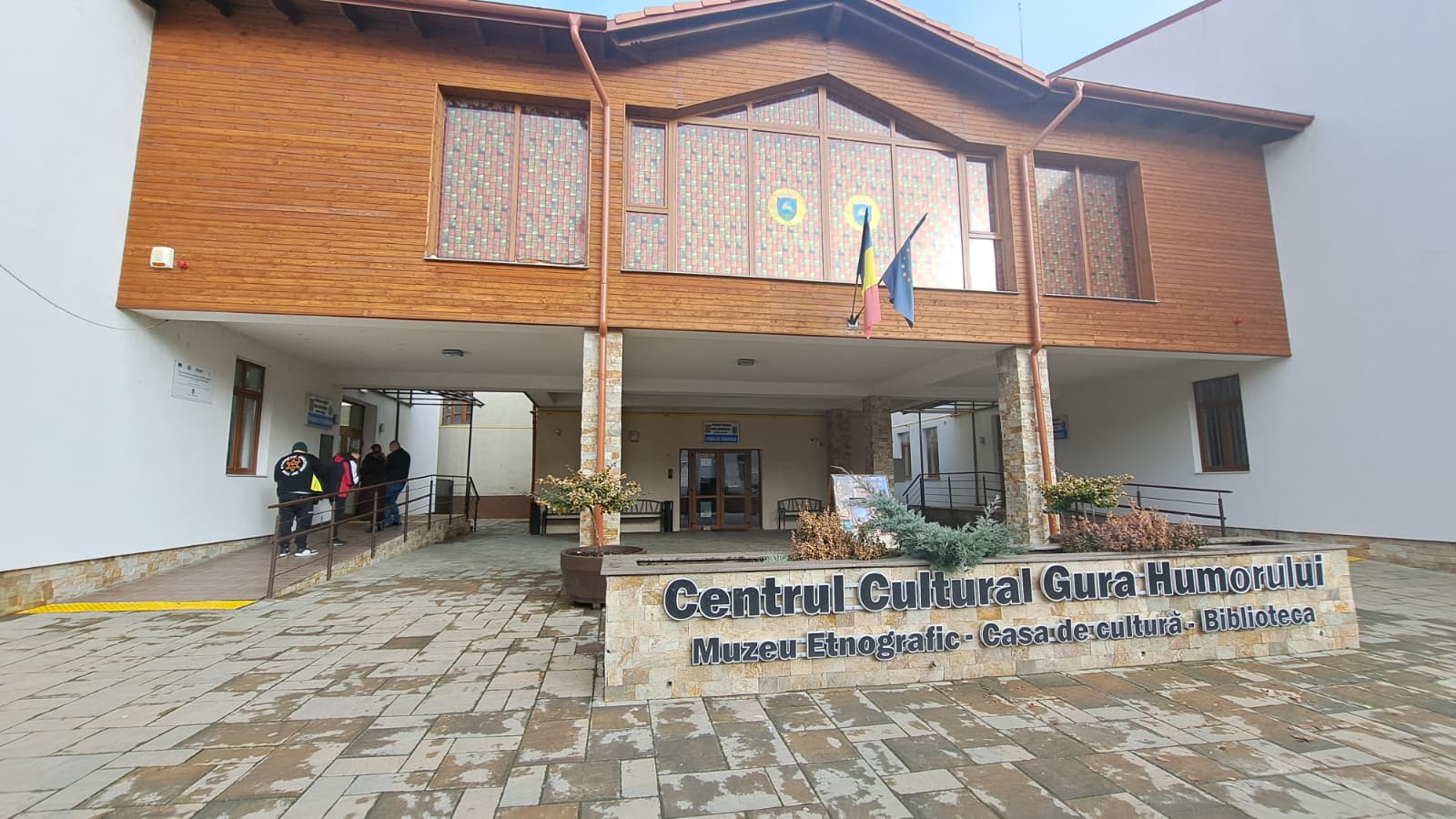 Muzeul-Etnografic-al-Bucovinei.-Povestea-usturoiului-care-apara-satul-1 Sanctuarul urșilor bruni - LiBEARty