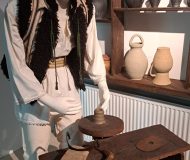 Muzeul-Etnografic-al-Bucovinei.-Povestea-usturoiului-care-apara-satul-32-190x160 Muzeul Etnografic al Bucovinei. Povestea usturoiului care apără satul