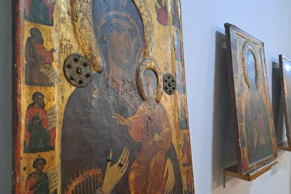 Povestea-Varatecului-manastirea-care-a-crescut-ca-un-sat-zidita-din-credinta-si-migala-10-600x400 Povestea Văratecului: mănăstirea care a crescut ca un sat, zidită din credință și migală