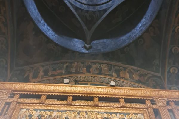 Povestea-Varatecului-manastirea-care-a-crescut-ca-un-sat-zidita-din-credinta-si-migala-18-600x400 Povestea Văratecului: mănăstirea care a crescut ca un sat, zidită din credință și migală