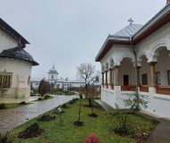 Povestea-Varatecului-manastirea-care-a-crescut-ca-un-sat-zidita-din-credinta-si-migala-19-190x160 Povestea Văratecului: mănăstirea care a crescut ca un sat, zidită din credință și migală