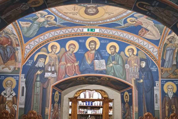 Povestea-Varatecului-manastirea-care-a-crescut-ca-un-sat-zidita-din-credinta-si-migala-21-600x400 Povestea Văratecului: mănăstirea care a crescut ca un sat, zidită din credință și migală