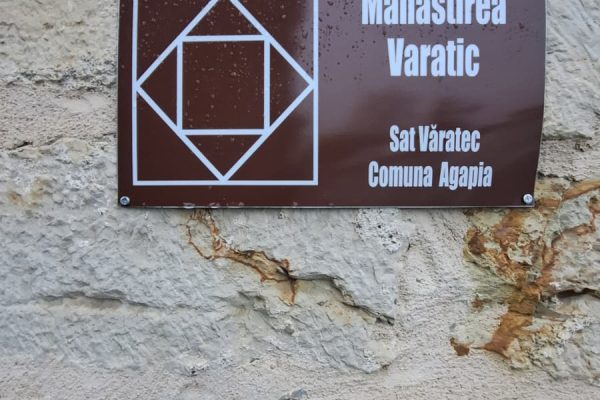 Povestea-Varatecului-manastirea-care-a-crescut-ca-un-sat-zidita-din-credinta-si-migala-23-600x400 Povestea Văratecului: mănăstirea care a crescut ca un sat, zidită din credință și migală