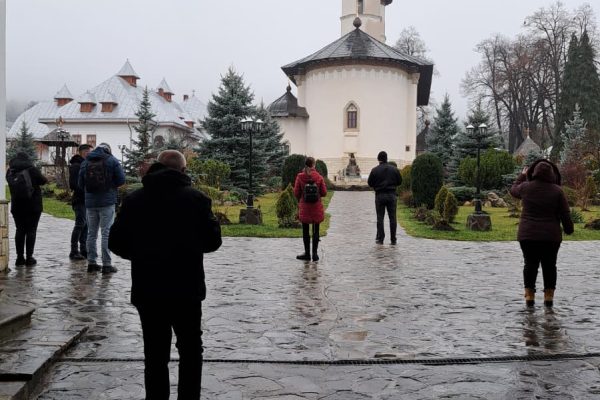 Povestea-Varatecului-manastirea-care-a-crescut-ca-un-sat-zidita-din-credinta-si-migala-25-600x400 Povestea Văratecului: mănăstirea care a crescut ca un sat, zidită din credință și migală