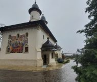 Povestea-Varatecului-manastirea-care-a-crescut-ca-un-sat-zidita-din-credinta-si-migala-26-190x160 Povestea Văratecului: mănăstirea care a crescut ca un sat, zidită din credință și migală