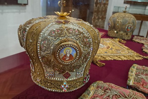 Povestea-Varatecului-manastirea-care-a-crescut-ca-un-sat-zidita-din-credinta-si-migala-4-600x400 Povestea Văratecului: mănăstirea care a crescut ca un sat, zidită din credință și migală