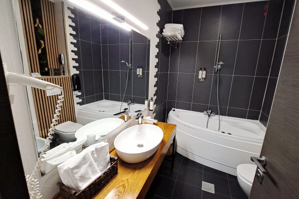 Hotel-Carpat-Inn-Azuga.-Locul-in-care-ospitalitatea-se-construieste-prin-investitii-continue-Claudiu-Vatau-DescoperimRomania-31-600x400 Hotel Carpat Inn Azuga. Locul în care ospitalitatea se construiește prin investiții continue
