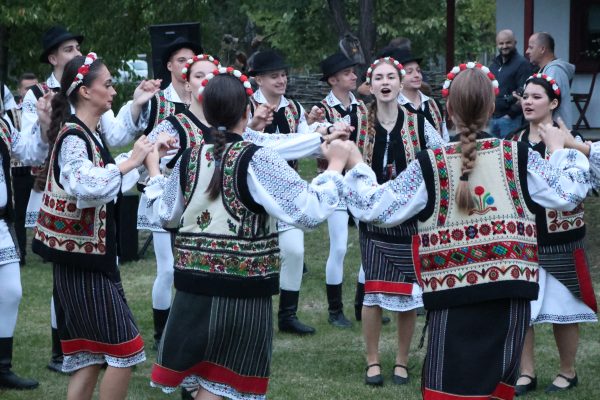 Gala-Turismului-„Descopera-Nord-Est-2026-patrimoniu-traditii-si-idei-pentru-viitorul-turismului-romanesc-24-600x400 Gala Turismului „Descoperă Nord-Est” 2026: patrimoniu, tradiții și idei pentru viitorul turismului românesc