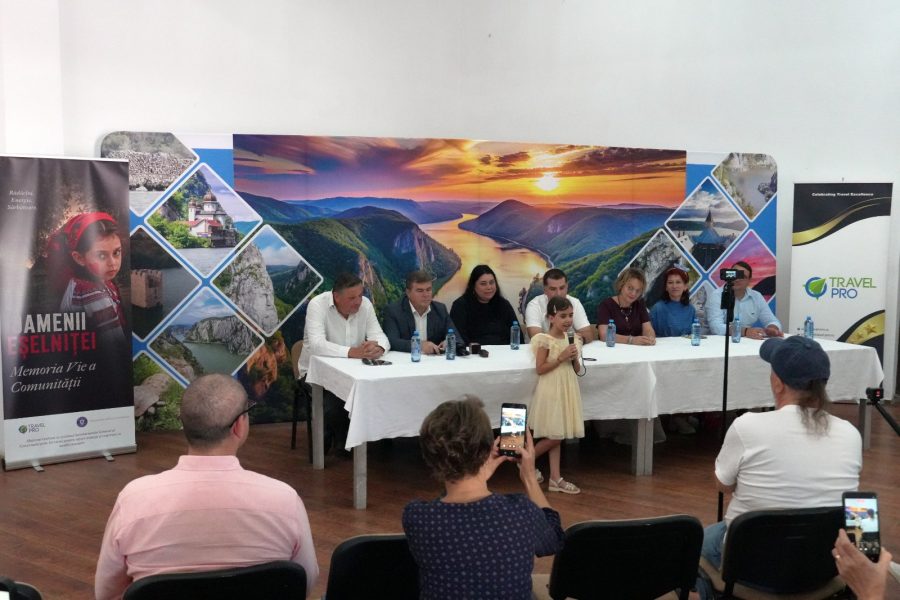 Eselnita-isi-aduna-memoria-si-isi-priveste-viitorul.-Doua-zile-dedicate-oamenilor-care-au-construit-comunitatea-si-celor-care-ii-scriu-povestea-de-astazi-www.descoperimromania-6-900x600 Eșelnița își adună memoria și își privește viitorul. Două zile dedicate oamenilor care au construit comunitatea și celor care îi scriu povestea de astăzi
