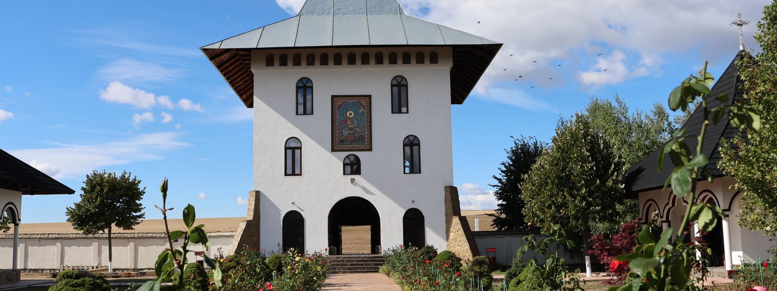 https://www.descoperimromania.ro/eselnita-isi-aduna-memoria-si-isi-priveste-viitorul-doua-zile-dedicate-oamenilor-care-au-construit-comunitatea-si-celor-care-ii-scriu-povestea-de-astazi/