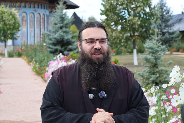 Manastirea-Alexandru-Vlahuta-un-loc-de-liniste-si-istorie-pe-Colinele-Tutovei-14-600x400 Mănăstirea Alexandru Vlahuță, un loc de liniște și istorie pe Colinele Tutovei