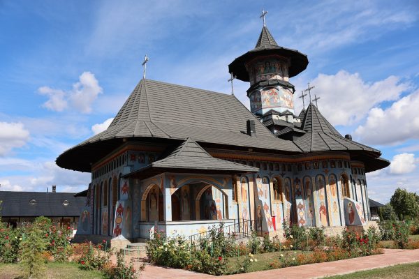 Manastirea-Alexandru-Vlahuta-un-loc-de-liniste-si-istorie-pe-Colinele-Tutovei-2-600x400 Mănăstirea Alexandru Vlahuță, un loc de liniște și istorie pe Colinele Tutovei