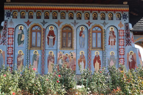 Manastirea-Alexandru-Vlahuta-un-loc-de-liniste-si-istorie-pe-Colinele-Tutovei-29-600x400 Mănăstirea Alexandru Vlahuță, un loc de liniște și istorie pe Colinele Tutovei