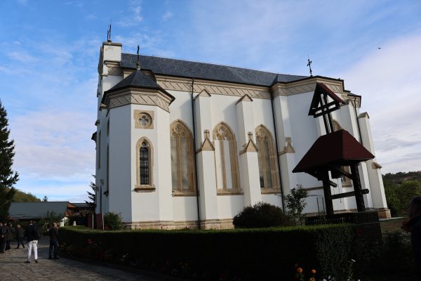 Manastirea-Floresti-unul-dintre-cele-mai-surprinzatoare-lacasuri-de-cult-din-judetul-Vaslui-20-600x400 Mănăstirea Florești, unul dintre cele mai surprinzătoare lăcașuri de cult din județul Vaslui