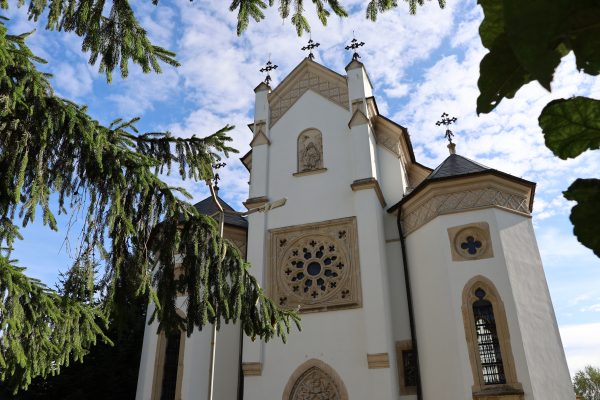 Manastirea-Floresti-unul-dintre-cele-mai-surprinzatoare-lacasuri-de-cult-din-judetul-Vaslui-9-600x400 Mănăstirea Florești, unul dintre cele mai surprinzătoare lăcașuri de cult din județul Vaslui